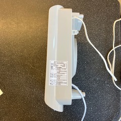 M2511-214 脱衣所ファンヒーター DWC-A1208-WH ホワイト 2018年製 人感センサー付き 固定ネジ欠品 通電確認済み キズ汚れ有りの画像