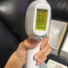 フラッシュ脱毛機の画像