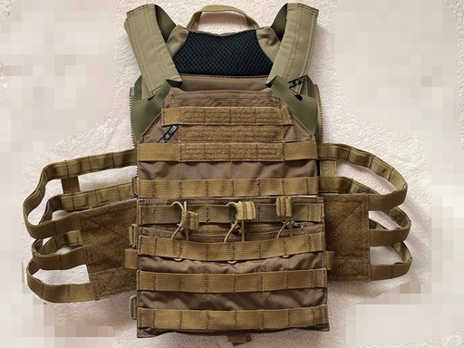 ⭐︎サバゲー用品　プレートキャリア 本物志向