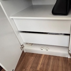 衣類の収納キャビネットの画像