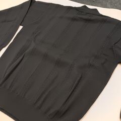 ハイネックニットセーター　ウール100%　黒色シンプルデザイン　の画像