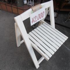 628>　白い木製のガーデンチェアー　折りたたみ式の画像