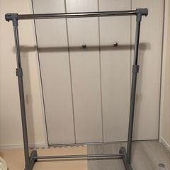 ニトリ　ハンガーラック　伸縮　ポールハンガーの画像