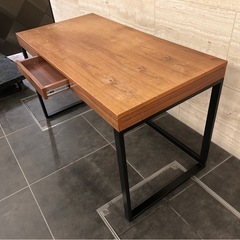 アクタス　ミッドセンチュリー調ワークデスク　木製アイアン脚　PCデスクの画像