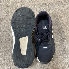 adidasスニーカーの画像