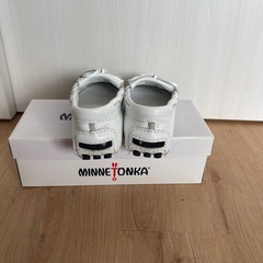 MINNETONKA ホワイト モカシン 靴の画像
