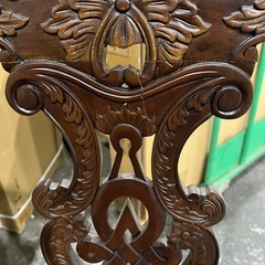 18世紀アンティーク調チェア3脚の画像