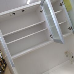 リユースのサカイ浦和店 【F341】★食器棚  3枚扉 マルミツの画像