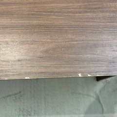 ブラウンのローテーブルの画像