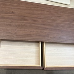 ブラウンのローテーブルの画像