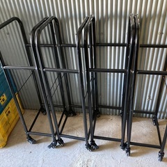 タイヤラック　ホイール　自動車　1台3500円　カバー　キャスター付き の画像