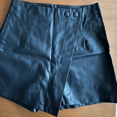 スカートに見えるパンツの画像