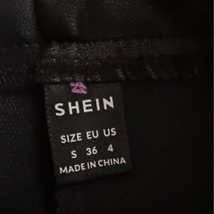 スカートに見えるパンツの画像