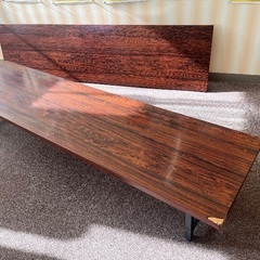 ロー長テーブル二個の画像