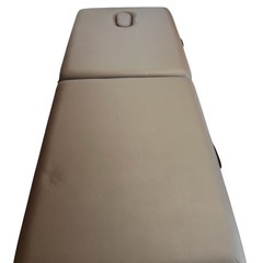 「【未使用】セブンエステ/エステ・マッサージ・整体用折り畳みベッド【顔枕・アームレスト付き】の画像