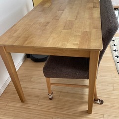 天然木のダイニングテーブル　4人用の画像