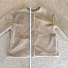 ユニクロ　ベージュ フリースジャケット ボタン付きの画像