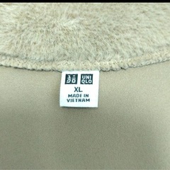 ユニクロ　ベージュ フリースジャケット ボタン付きの画像