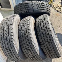 ハイエーススタッドレス 195/80R15純正ホイール付4本セット 2023年製造品の画像