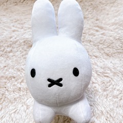 ミッフィー ブルーナ うさぎぬいぐるみ 白 30㎝くらいのサイズの画像