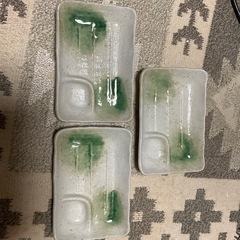 タレ入れ付き皿の画像