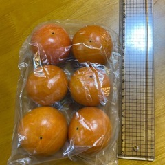 柿販売！小ぶりですが一袋100円の画像