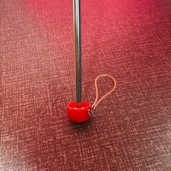 赤ピンク折りたたみ傘の画像