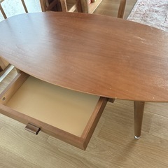 アンティーク
テーブルの画像