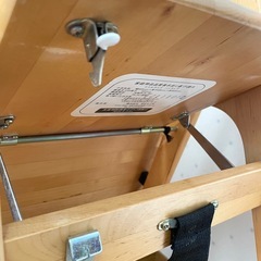 テーブル付きチェアの画像