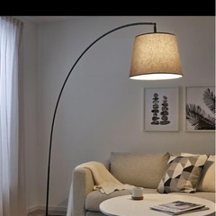 IKEA フロアランプの画像