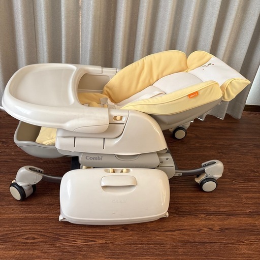 コンビ　電動ハイアンドローチェア　　オートスイング