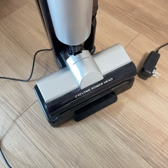 アイリスオーヤマ 掃除機 コードレス スティッククリーナー 紙パック 軽量 サイクロンパワーヘッド ちょい置き 自立 静電モップ IC-SLDCP5 シルバー の画像