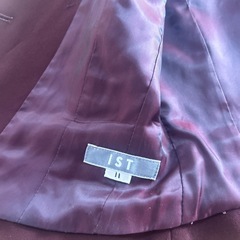 赤いベスト(バー利用)の画像