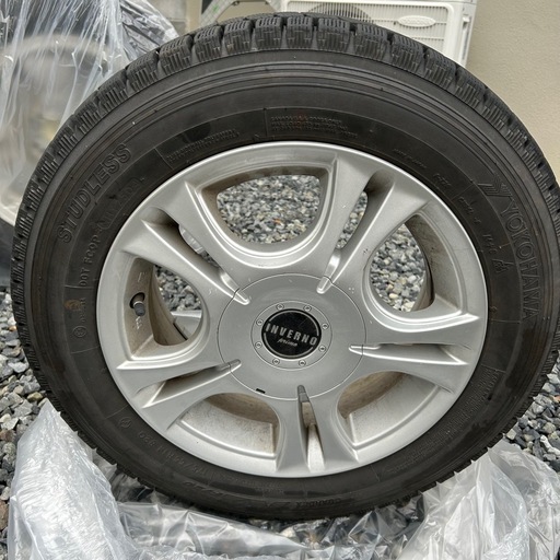 スタッドレスタイヤ　ベリーサ　ヨコハマタイヤ　175/65R14