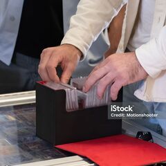 好きを仕事に！トレカショップの販売買取スタッフ★服装髪型自由！の画像