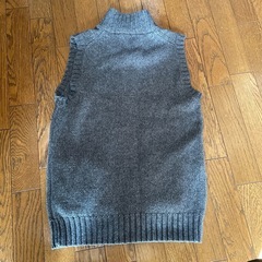 ユニクロ  ニット ベストの画像