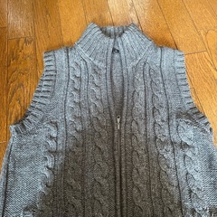 ユニクロ  ニット ベストの画像