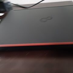 富士通　　高年式高性能4コア8スレッド版8世代i5 メモリ8G　高速SSD　Webカメラの画像