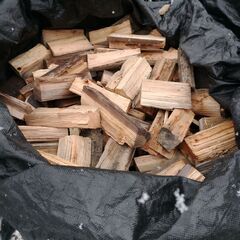 薪、薪ストーブ用、残り2袋で2立米なります。旭川郊外の配達込み価格。の画像