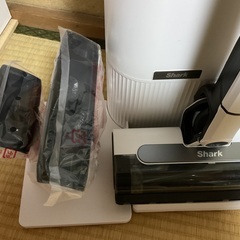 良品　sharkコードレススティッククリーナーCS150JAEの画像