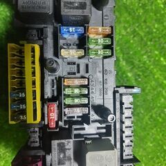 メルセデスベンツ MB 204 ヒューズボックスの画像