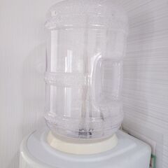 ウォーターサーバーボトルの画像