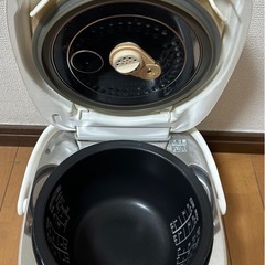 TOSHIBA 炊飯器 5.5合炊き 真空圧力IH保温RC-10VQCの画像