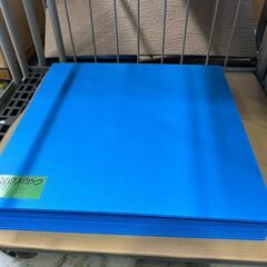 プラダン　端材　廃材　仕切り　目隠し　断熱　色：白、緑、水色の画像