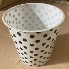 水玉の容器の画像