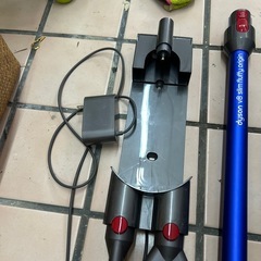 Dyson V8 Slim Fluffy コードレス掃除機の画像