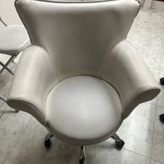 回るフカフカ椅子、まとめて4脚の画像