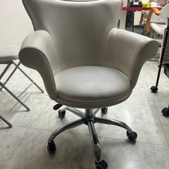 回るフカフカ椅子、まとめて4脚の画像
