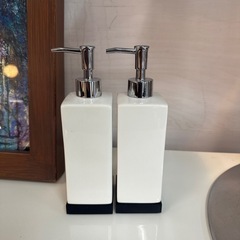 ローションボトル　b2c １つの画像