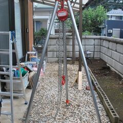 植栽を伐採した後に残った　根っこを引き抜く道具の画像